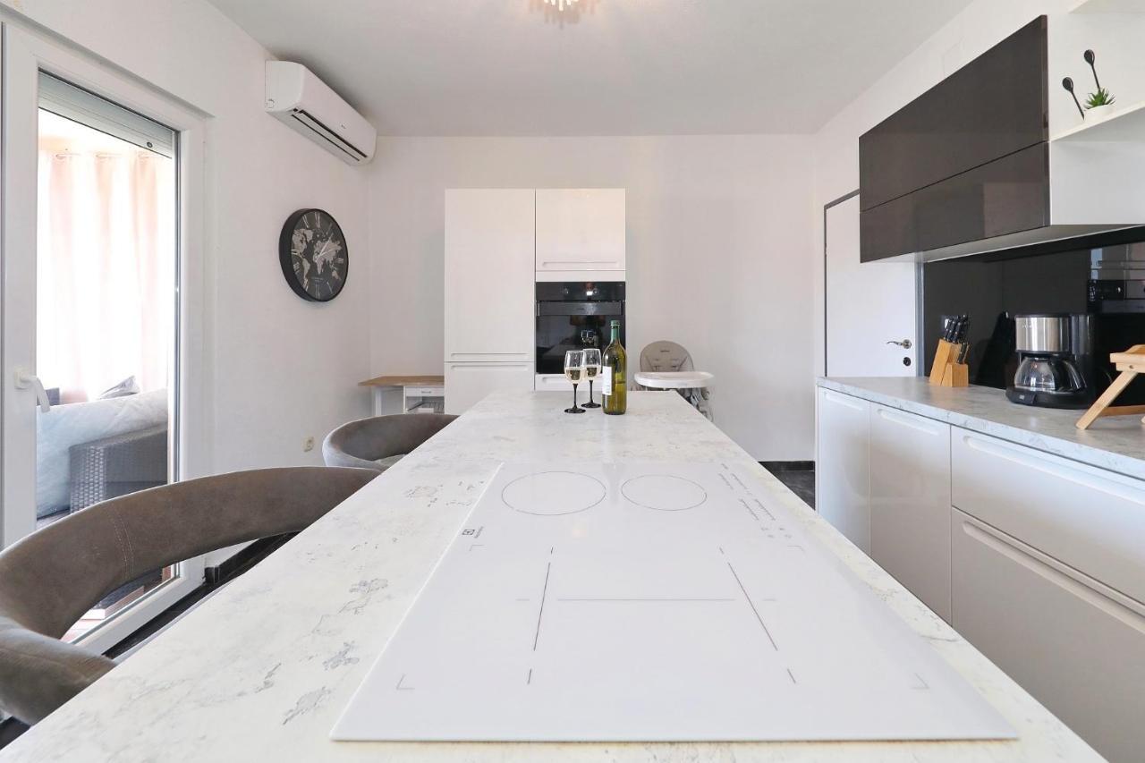 Apartman Nika Sa Jacuzzijem Задар Екстериор снимка